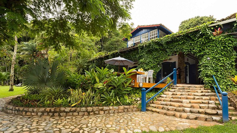 Villa and loft by the sea in Paraty