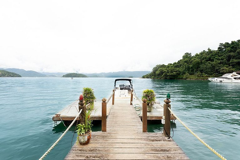 Villa and loft by the sea in Paraty
