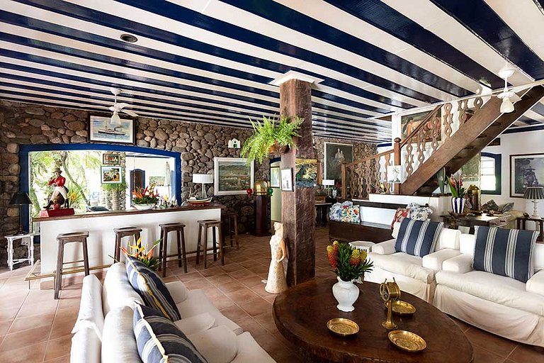 Villa and loft by the sea in Paraty