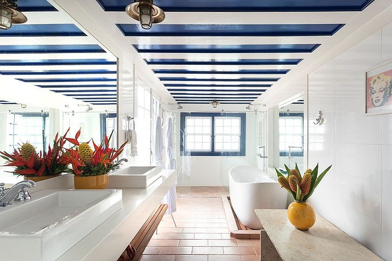 Villa and loft by the sea in Paraty