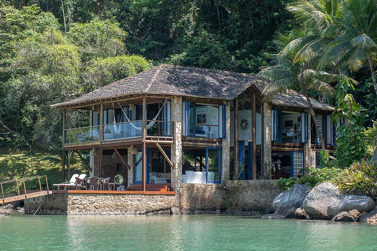 Villa and loft by the sea in Paraty