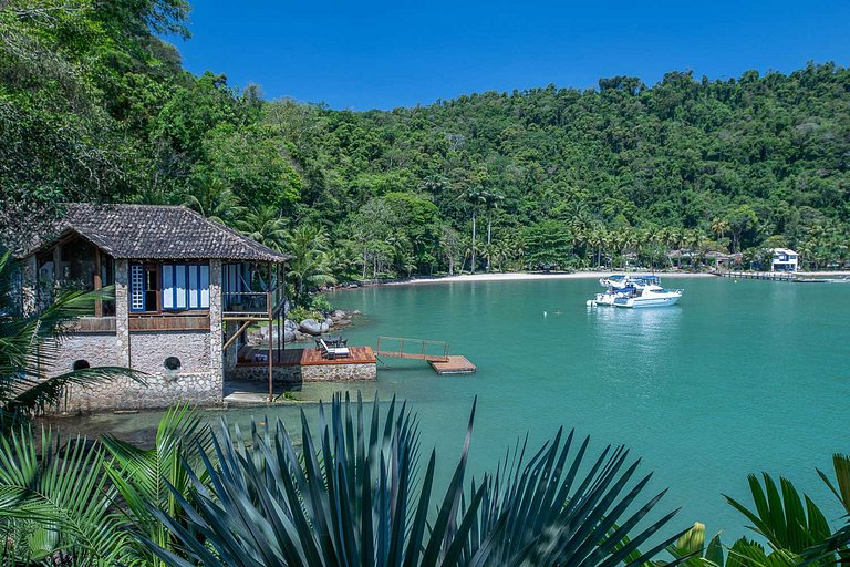 Villa and loft by the sea in Paraty
