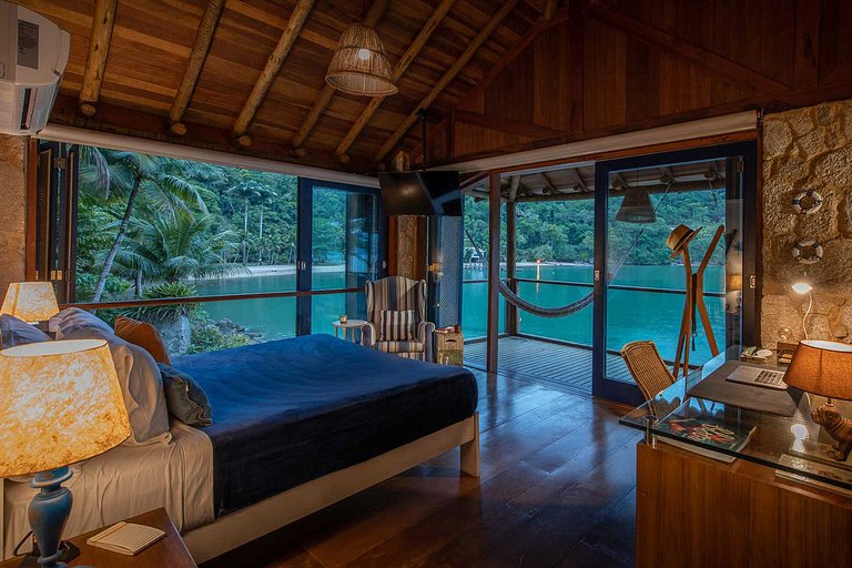 Villa and loft by the sea in Paraty