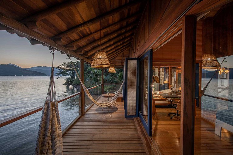 Villa and loft by the sea in Paraty