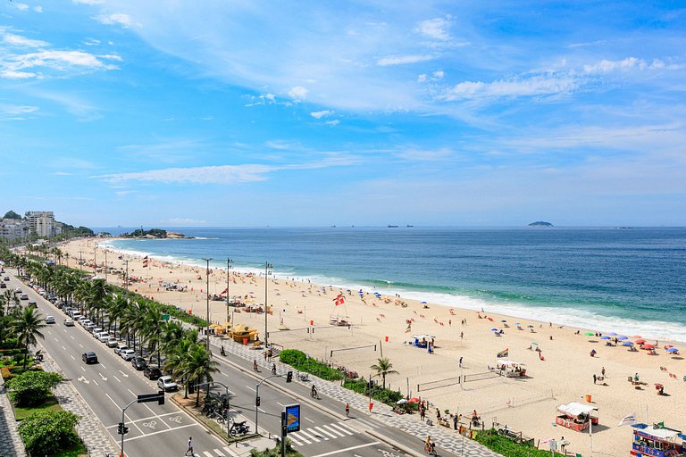 Duplex beachfront penthouse in Ipanema