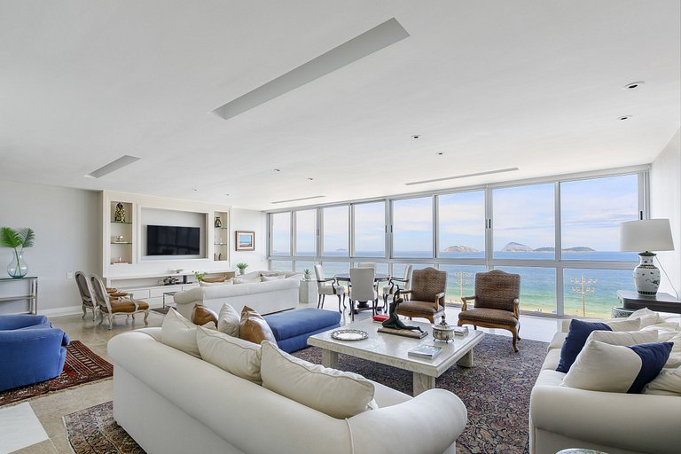 Duplex beachfront penthouse in Ipanema