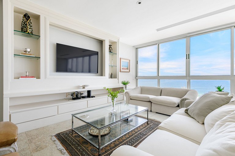 Duplex beachfront penthouse in Ipanema