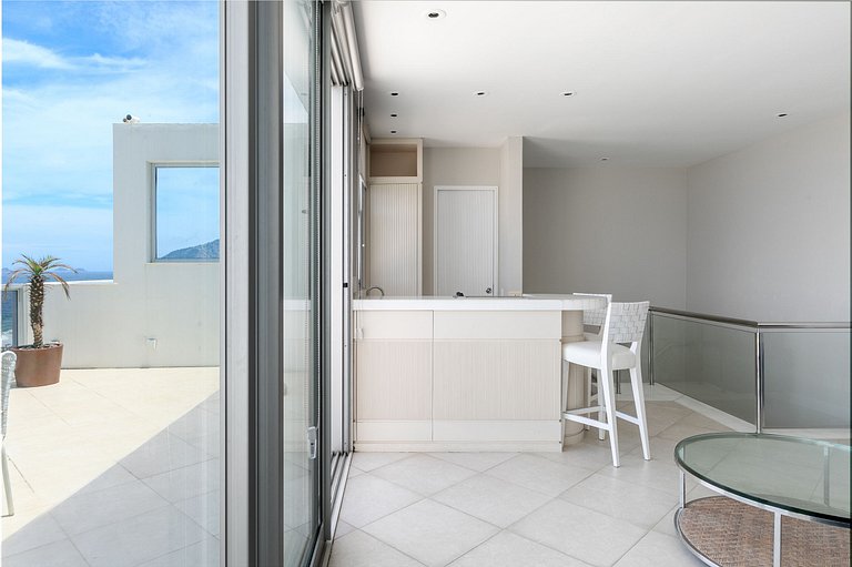 Duplex beachfront penthouse in Ipanema