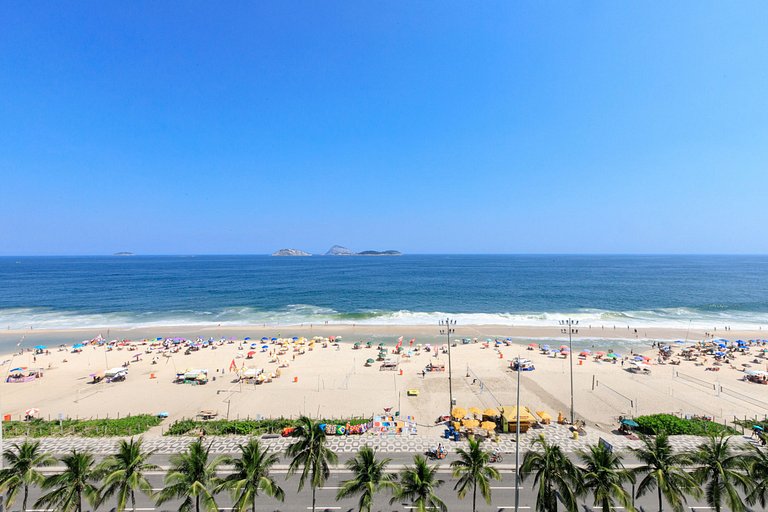 Cobertura triplex frente-mar em Ipanema