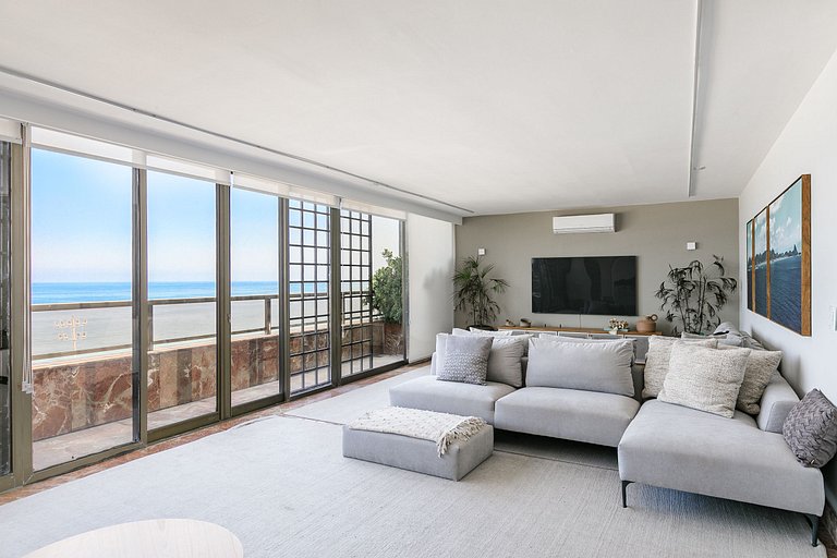 Beachfront triplex penthouse in Ipanema