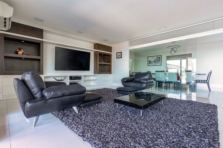 Palazzo con vista incredibile a Guarujá