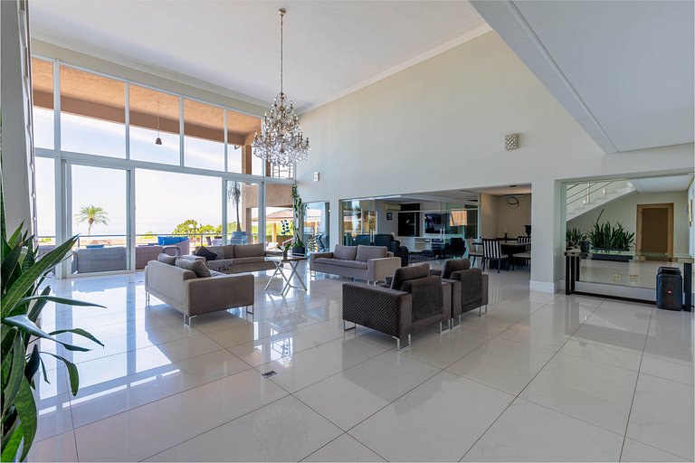 Mansion with incredible views in Guarujá