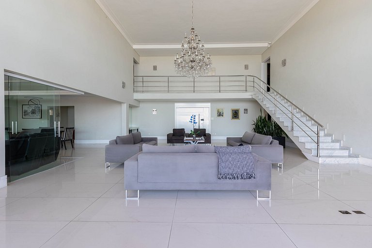 Mansion with incredible views in Guarujá