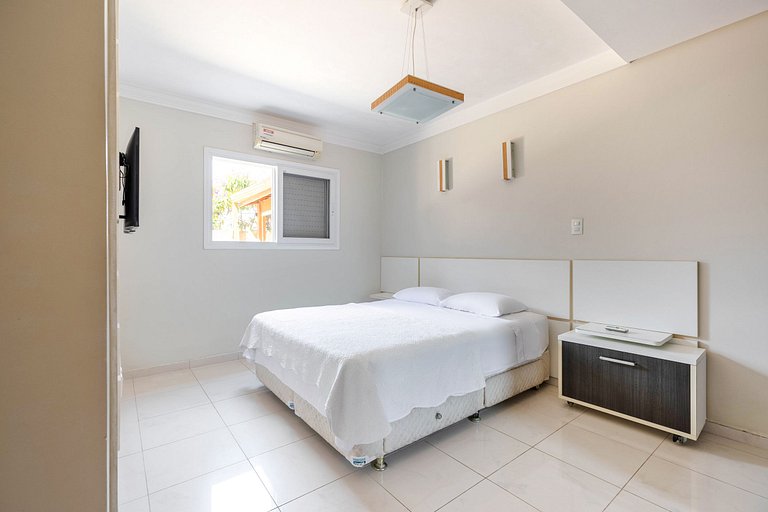 Mansion with incredible views in Guarujá - Gua001