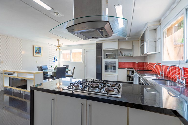 Особняк с невероятными видами в Гуаружа - Gua001