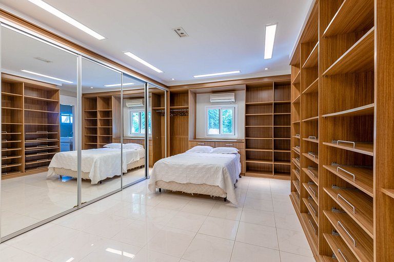 Mansion with incredible views in Guarujá - Gua001