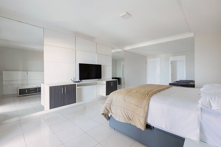 Mansion with incredible views in Guarujá - Gua001