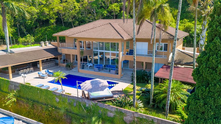 Palazzo con vista incredibile a Guarujá