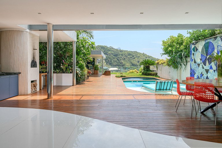 Bella villa con vista sul mare