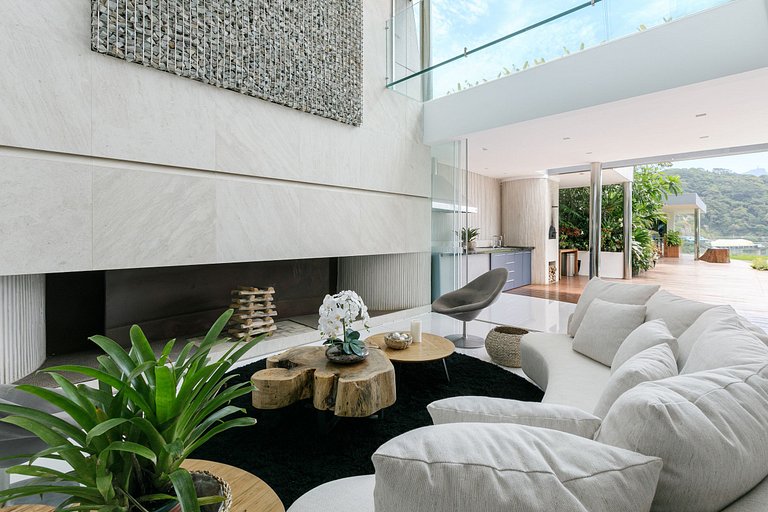 Прекрасная вилла с видом на море