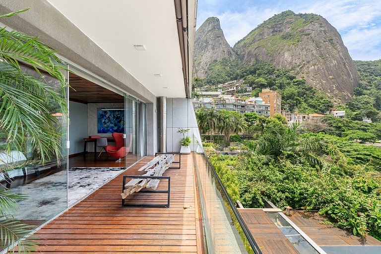 Nice villa overlooking the sea