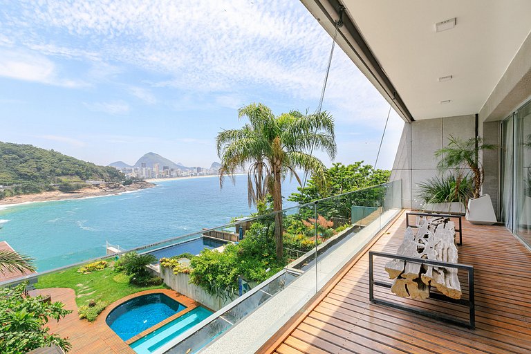Bela mansão vista para o mar