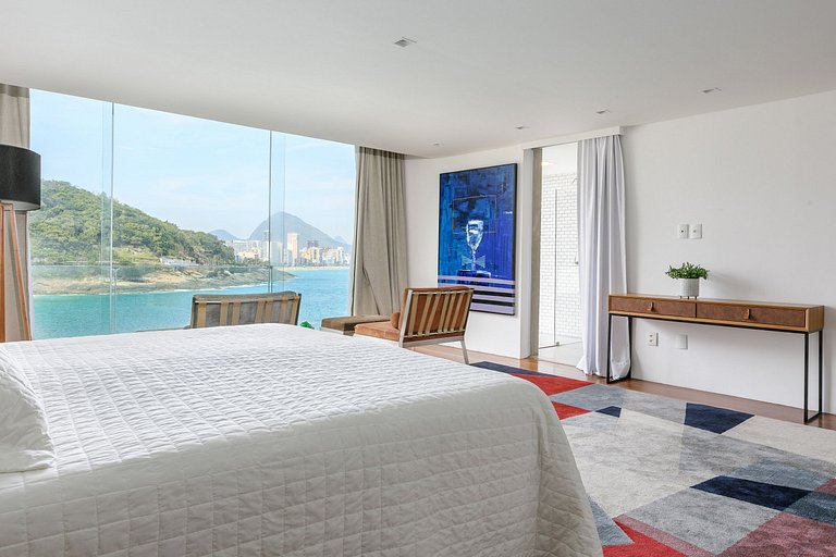 Nice villa overlooking the sea