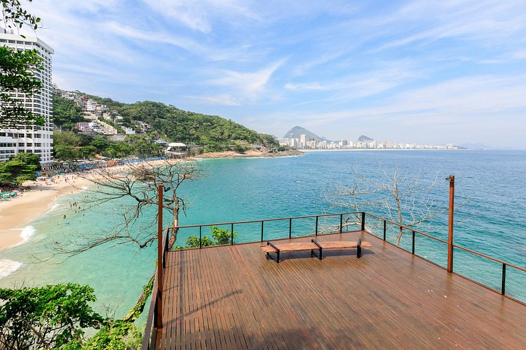 Nice villa overlooking the sea