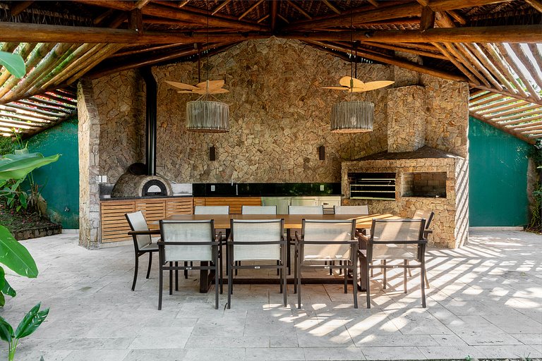 Oceanfront villa 8 suites in Mangaratiba