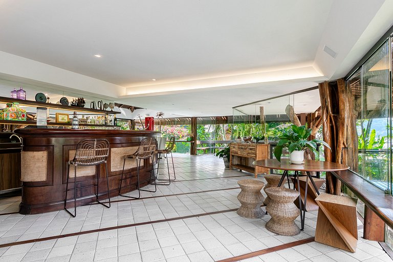 Oceanfront villa 8 suites in Mangaratiba