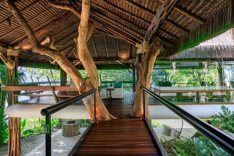Oceanfront villa 8 suites in Mangaratiba