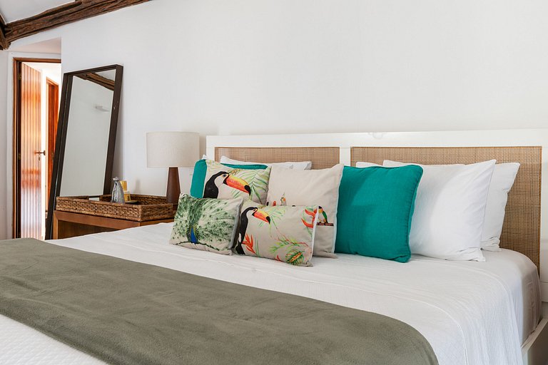 Oceanfront villa 8 suites in Mangaratiba
