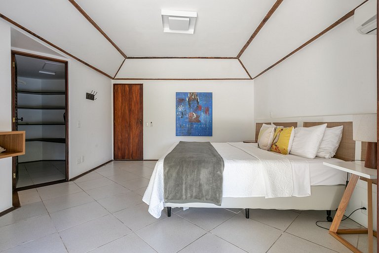 Oceanfront villa 8 suites in Mangaratiba
