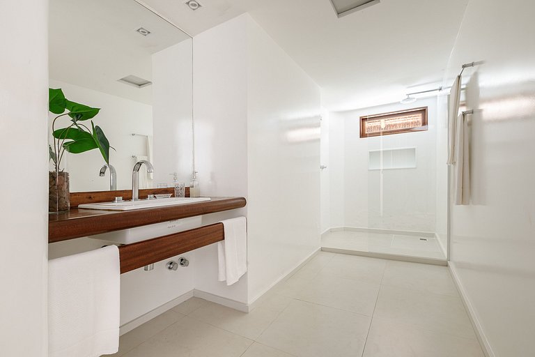 Oceanfront villa 8 suites in Mangaratiba