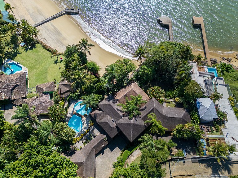 Oceanfront villa 8 suites in Mangaratiba