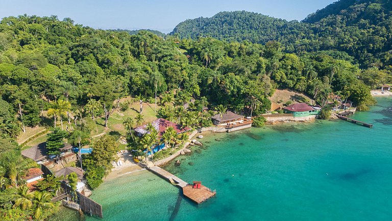 Luxuosa villa tropical cercada pelo mar