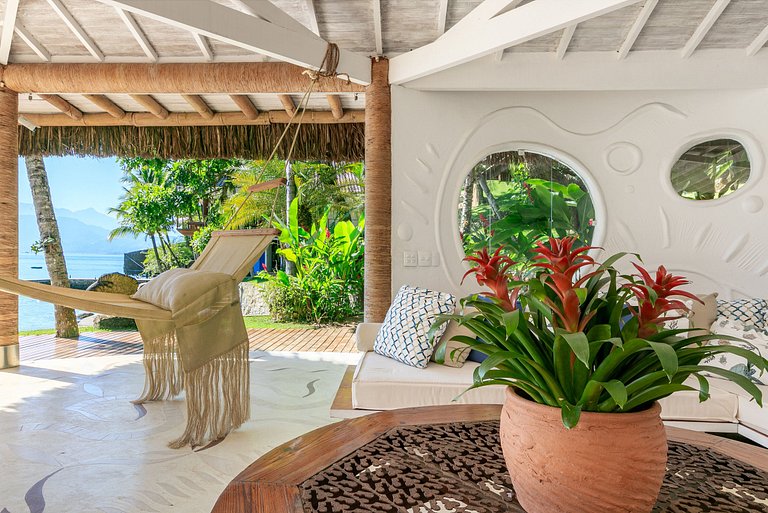 Роскошная тропическая вилла в окружении моря - Ang011