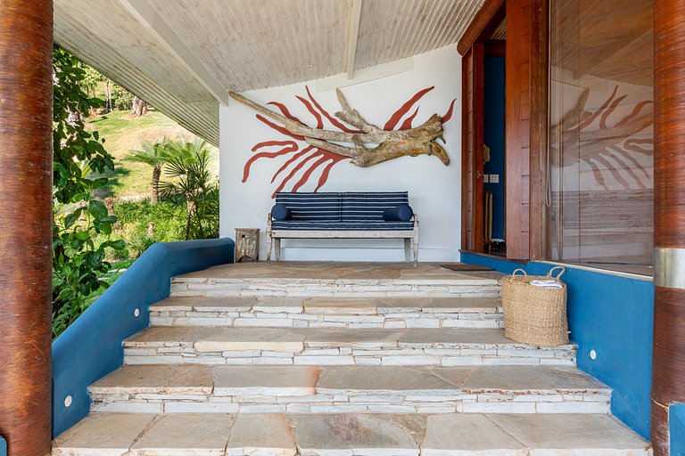 Lujosa villa tropical rodeada del mar