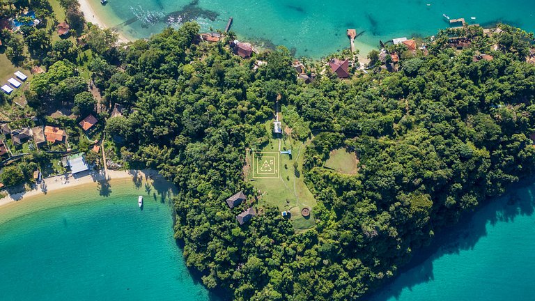 Lussuosa villa tropicale circondata dal mare