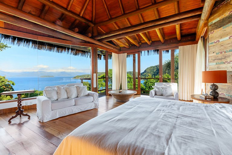 Lujosa villa tropical rodeada del mar