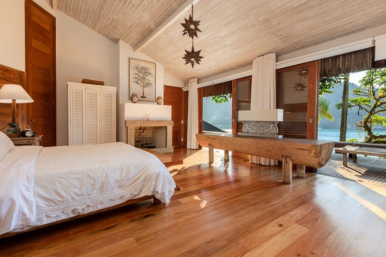Lujosa villa tropical rodeada del mar