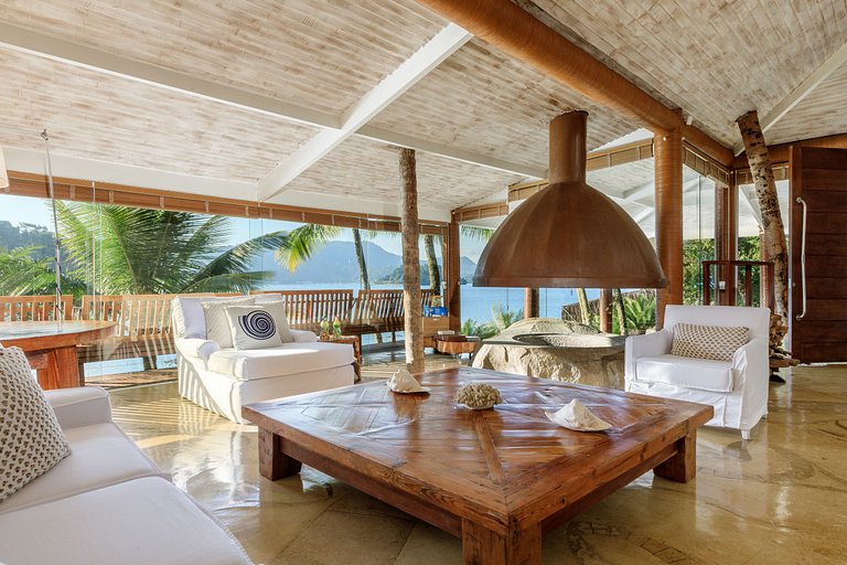 Роскошная тропическая вилла в окружении моря - Ang011