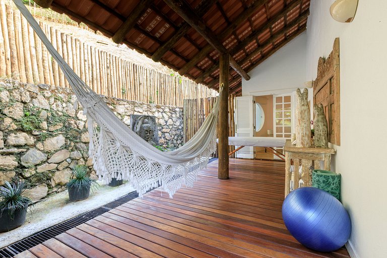 Lujosa villa tropical rodeada del mar