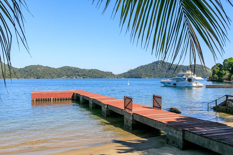 Seafront house in Angra dos Reis