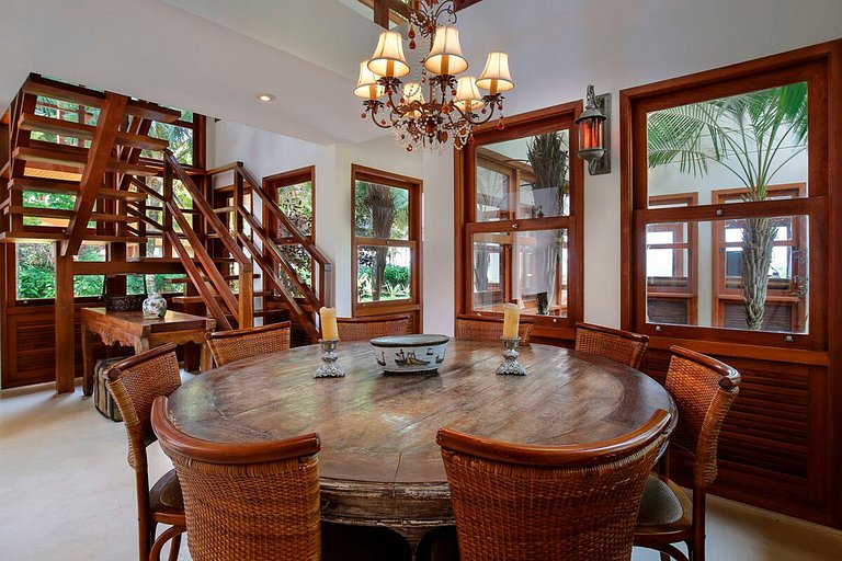 Casa com 4 suítes e piscina em Trancoso
