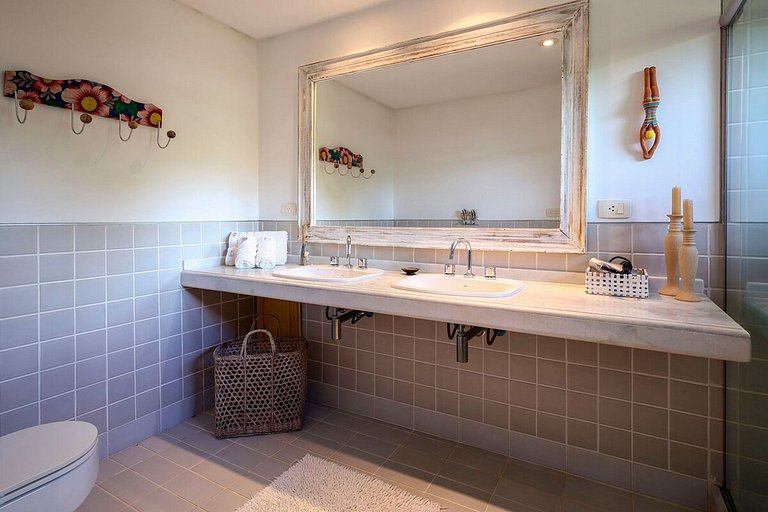 Casa com 4 suítes e piscina em Trancoso
