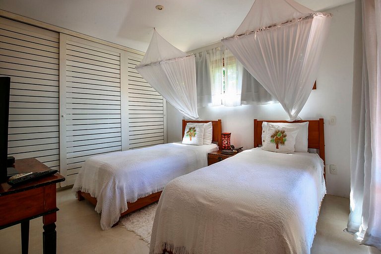 Casa con 4 Suites y Piscina en Trancoso