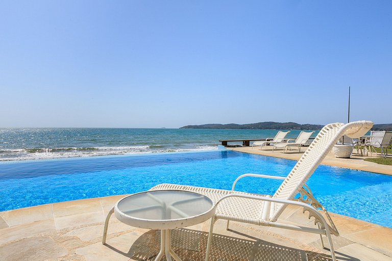 Casa de luxo beira-mar em Búzios