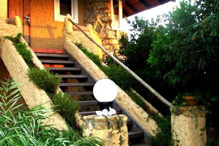 Stunning property with multiple buildings in Marau
