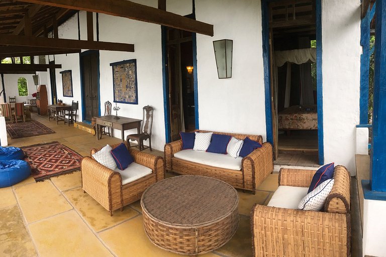 Stunning property with multiple buildings in Marau